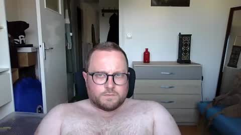jeuneloup92 online show from June 18, 4:34 pm