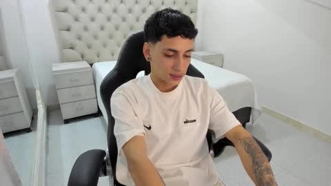 jhoanleandro online show from November 7, 5:44 am