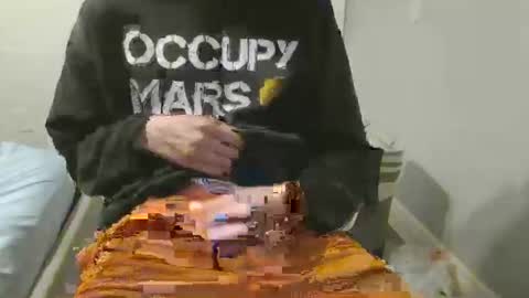 jholls online show from December 19, 2:01 am