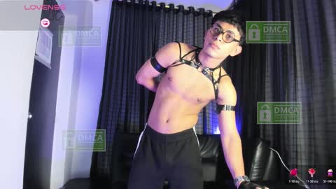 JHONNATHAN online show from February 4, 9:32 pm