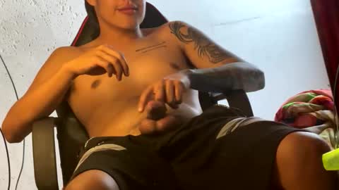 MODELO INDEPENDIENTE online show from February 15, 4:37 pm