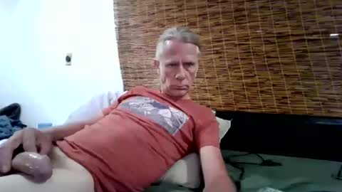 jizzmitten5 online show from May 31, 2:01 am