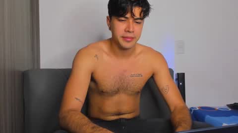 johnny_bravo777 online show from February 12, 3:07 am