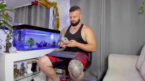 Snapshot of johnnygrayson_ chatting on December 18, 10:57 pm JOHNNY online show from December 18, 10:57 pm