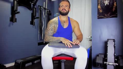 Snapshot of johnnygrayson_ chatting on January 31, 11:35 pm JOHNNY online show from January 31, 11:35 pm