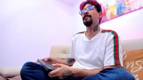 jonathan_sinn online show from May 29, 4:22 am