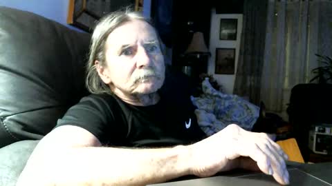 Jonelvis123456 online show from April 15, 8:58 am