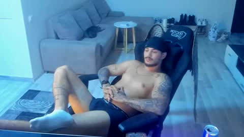 jonnyporn1 online show from October 24, 11:17 pm