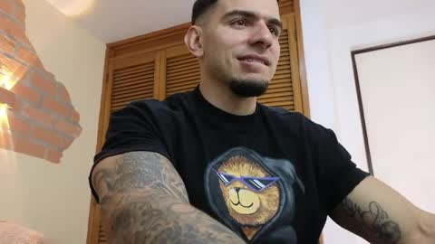 josh_miller01 online show from June 2, 3:24 pm