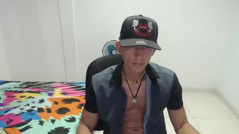 josue25sex online show from December 20, 7:32 pm