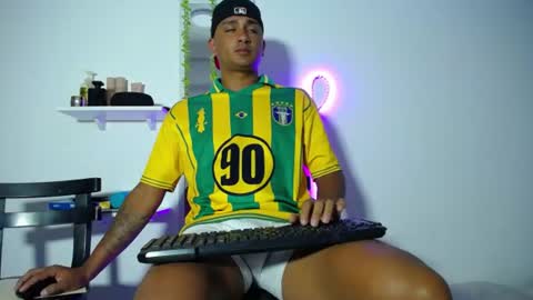 Josue 22cm big dick online show from July 30, 11:26 pm