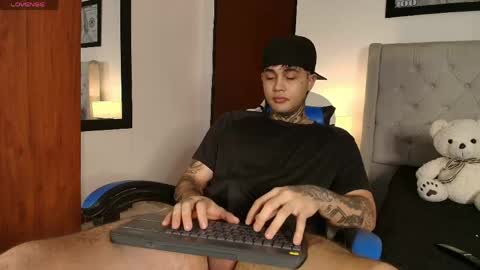 juan_alvarez18 online show from May 31, 4:57 am