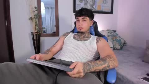 juan_alvarez18 online show from November 9, 4:16 am