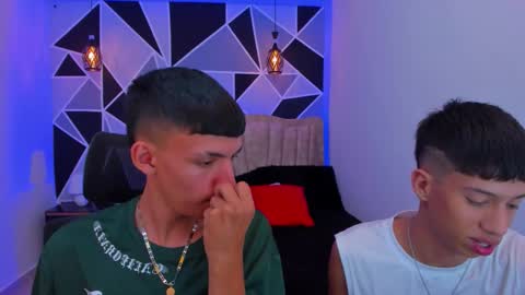 JuanSteven online show from December 3, 4:40 am