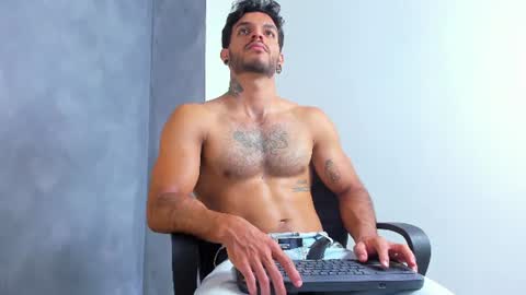 Juan Esteban online show from July 28, 2:13 pm