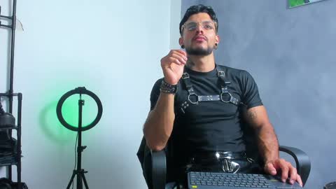 Juan Esteban online show from March 31, 6:37 am