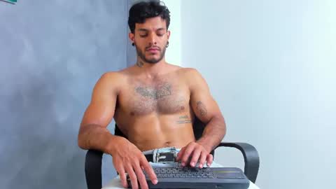 Juan Esteban online show from July 28, 3:21 pm