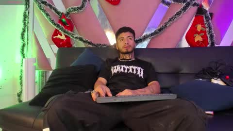 juancamilo66_ online show from November 18, 2:48 am