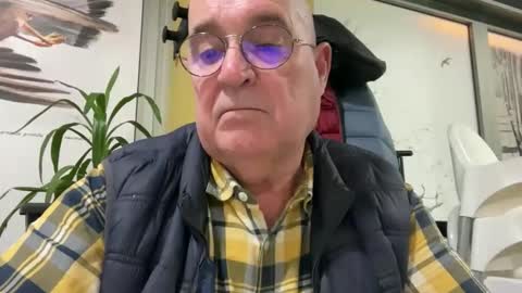 Juan online show from December 3, 6:58 pm