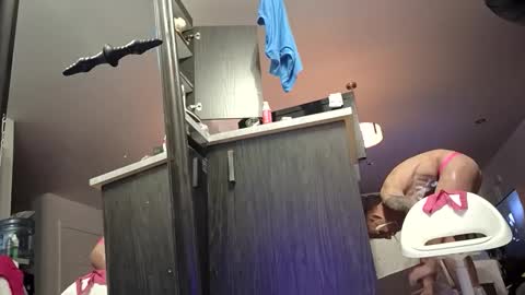 juicystraw online show from November 27, 9:57 am