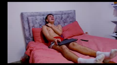 julian online show from February 6, 5:10 pm