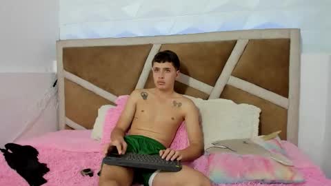 julian online show from November 29, 6:43 pm