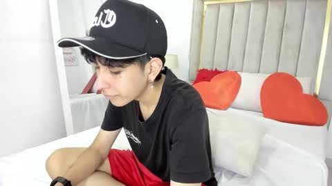 Julian online show from February 9, 8:02 pm