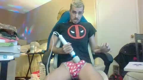 Snapshot of julianjj2001 chatting on October 29, 2:03 am julianjj2001 online show from October 29, 2:03 am