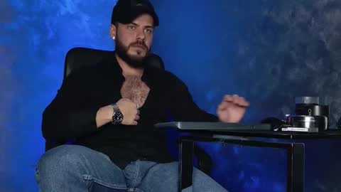 JULiUS   online show from December 17, 9:21 pm