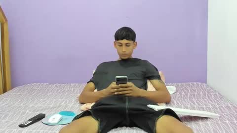 junior_bigcock3 online show from January 22, 7:03 pm