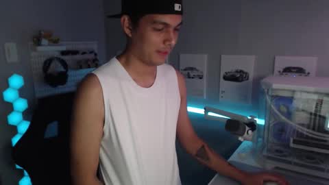 Rhys online show from November 18, 6:33 pm