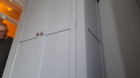 justenjoyingurcompany online show from November 15, 10:50 am