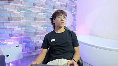  justin  online show from March 30, 11:33 am