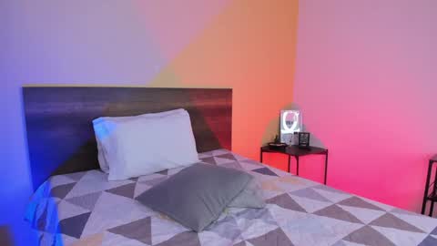 Justin online show from February 4, 12:00 pm