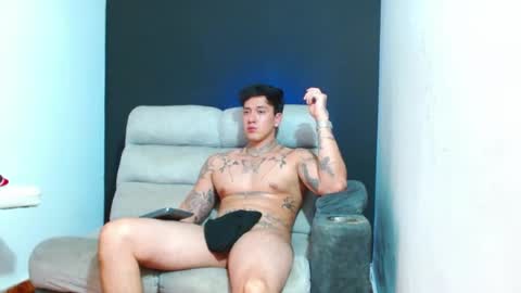 justinfuller_31 online show from July 28, 6:20 pm