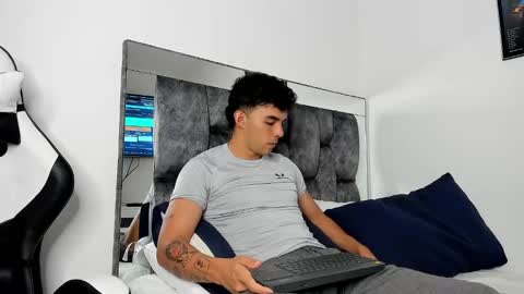 justinmorre online show from March 5, 7:39 pm