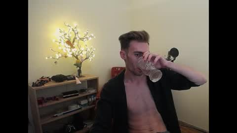 Hologram Guy online show from June 29, 5:02 pm