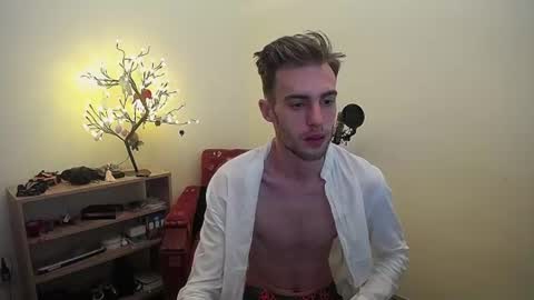 Hologram Guy online show from July 5, 6:20 am