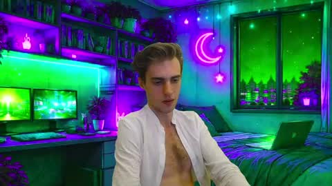Hologram Guy online show from June 9, 5:42 am