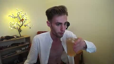 Hologram Guy online show from July 6, 3:03 pm