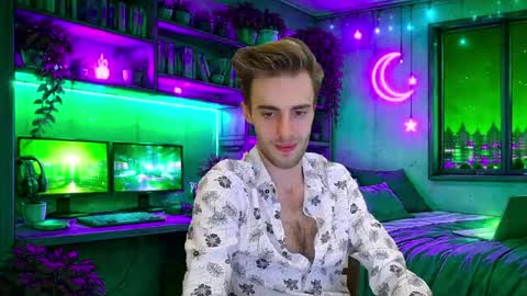 Hologram Guy online show from May 27, 5:59 am