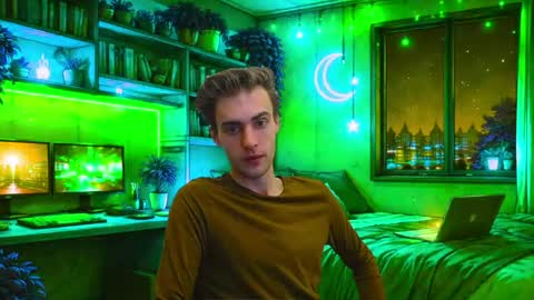 Hologram Guy online show from June 10, 5:42 am
