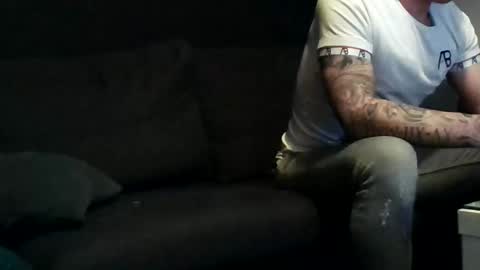 justmehere077 online show from December 15, 1:35 am