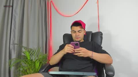 K A L I online show from December 1, 8:06 am