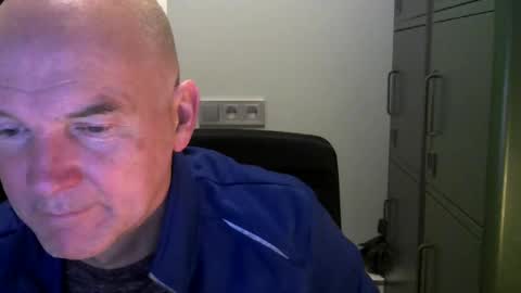 Robbie online show from December 3, 7:08 am