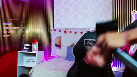  keahi  online show from April 1, 7:11 pm