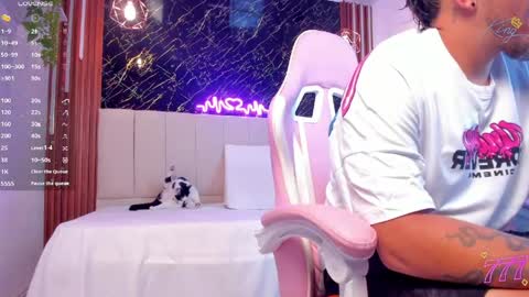 keane_lee_ online show from April 21, 12:44 pm