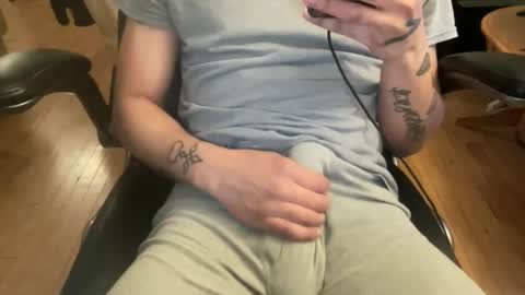 Keesey23 online show from April 13, 12:22 am