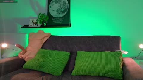   online show from April 9, 8:42 am