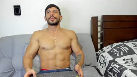 kevin_malone22 online show from June 18, 1:18 am